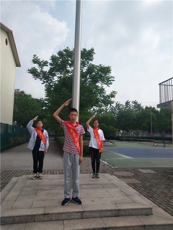 1249d5a1cd3c4556855e16225fe86bba.jpg