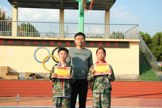 e98de30d9b4146d1bc33dddca5a5a90c.jpg