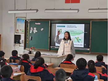 “学习身边榜样”党员教师朱丽娜