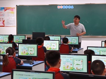 张桥中心小学“青蓝工程”与“AI智研团队”联合教研活动顺利举行